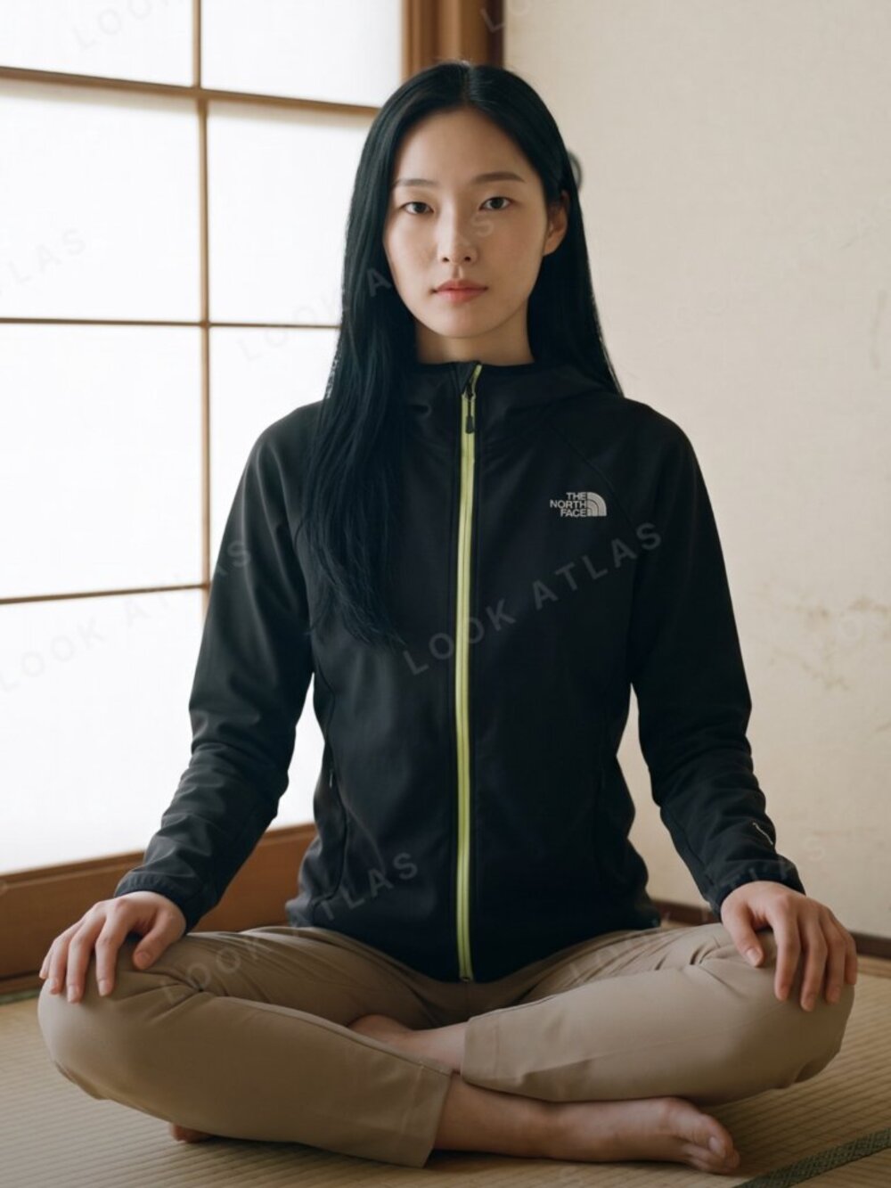 women sport jacket the North face  hoodie soft shell stretch outdoor gear